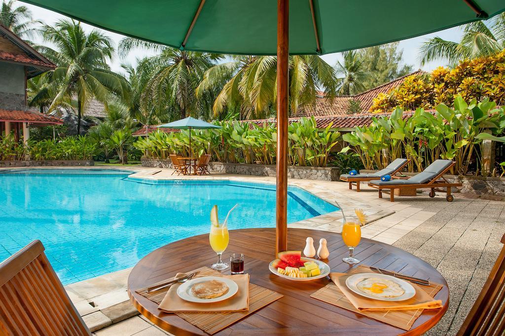 Sunrise Hotel Beach Pangandaran Esterno foto