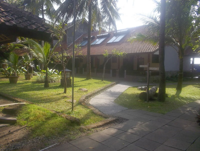 Sunrise Hotel Beach Pangandaran Esterno foto